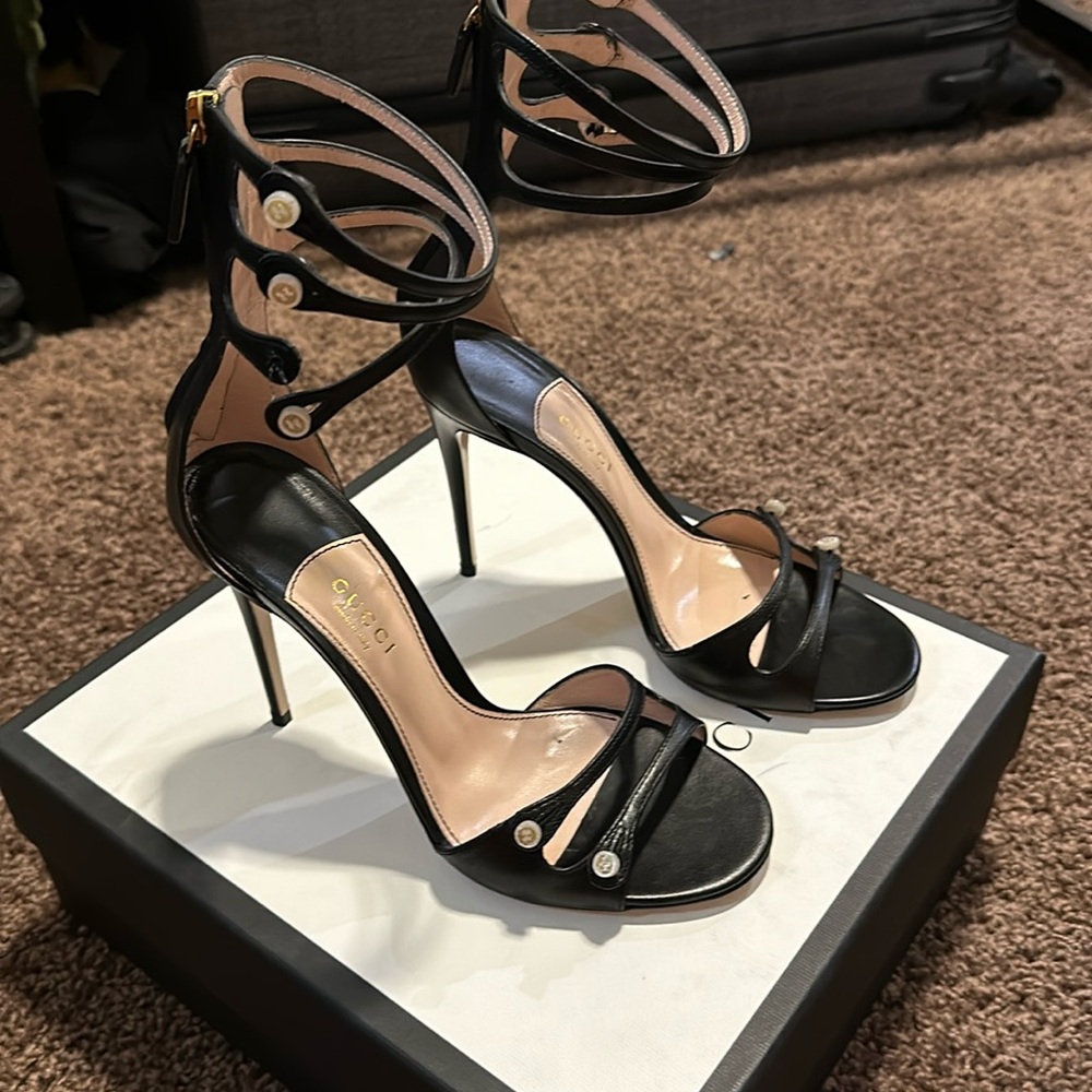 Gucci pumps